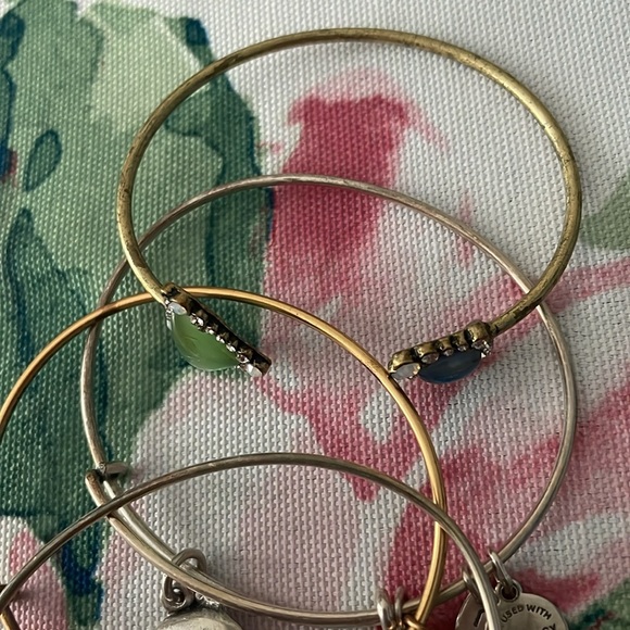 Beachy Bangle Set - Picture 3 of 4